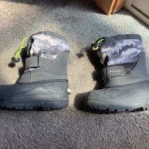 Used Boys Columbia Snow Shoes